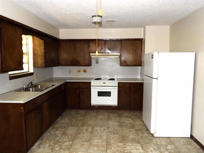Building Photo - 123 NE Cimarron Trail