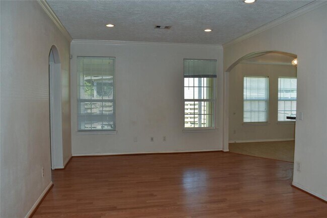 Building Photo - 4118 Sevan St