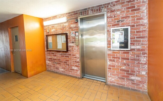 Foto del edificio - 1850 NE 169th St