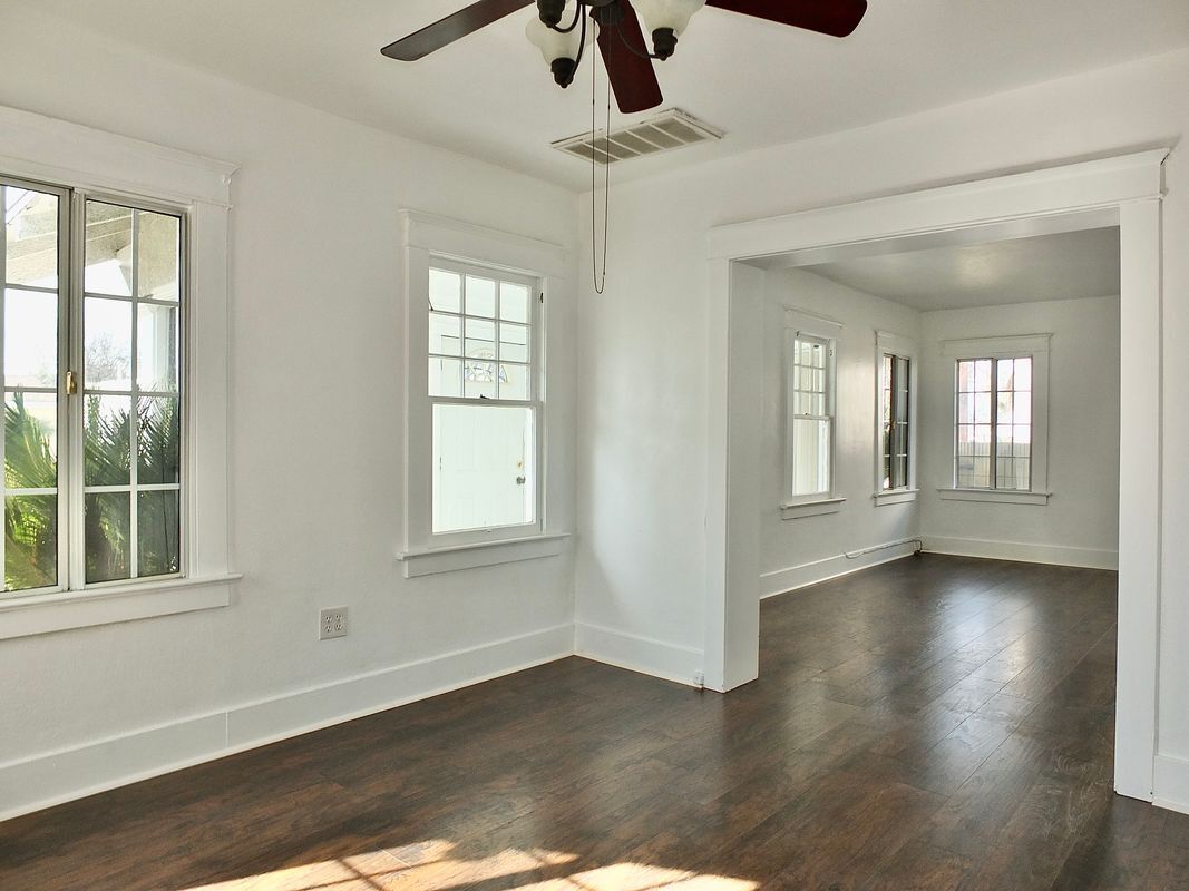 Foto del edificio - 5886 Myrtle Ave