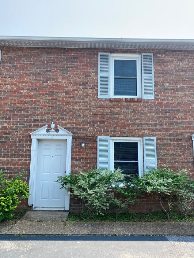 Foto principal - 341 N Walnut Ave
