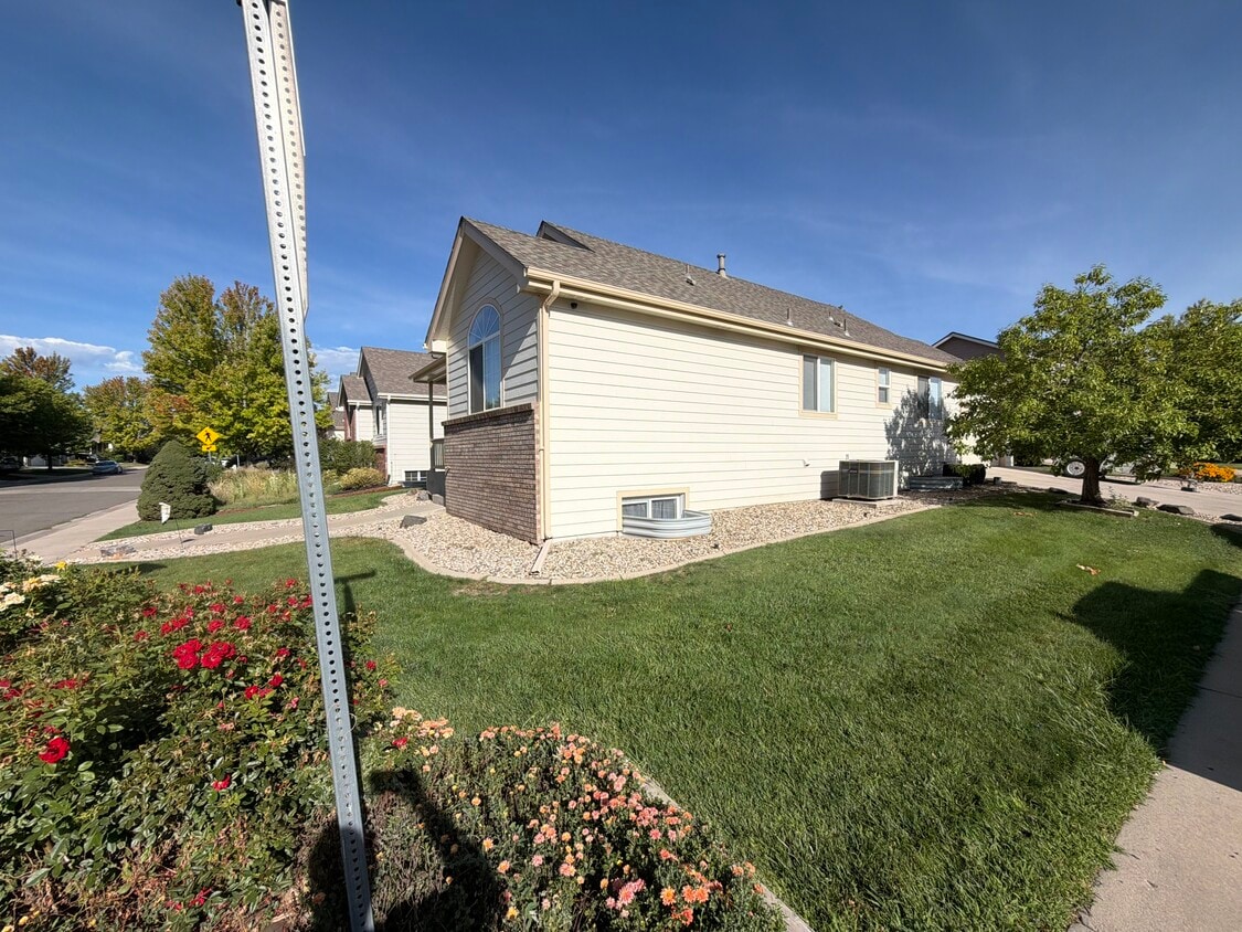 Building Photo - 2215 W 45th St
