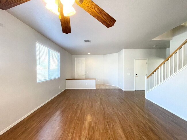 Building Photo - Beautiful 2 story 3 car garage single fami...