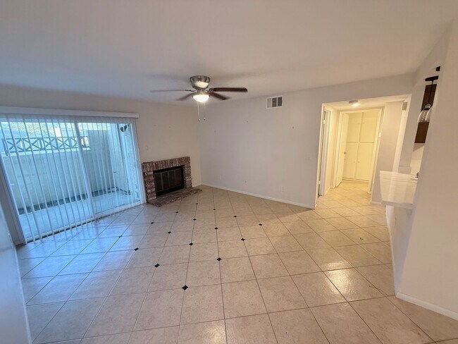 Foto del edificio - Eastlake Shores Downstairs Condo feat. Two Bedrooms and Two Bathrooms
