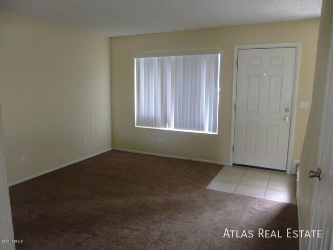 Foto del edificio - 4828 W Orangewood Ave