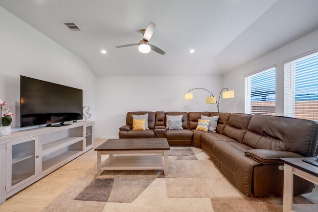 Foto del edificio - 4019 Pierce Pl Ln