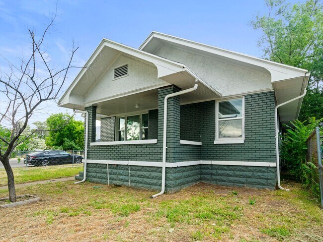 Building Photo - 3002 Porter Ave