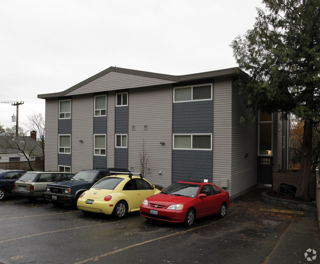 Primary Photo - Queen Anne 9