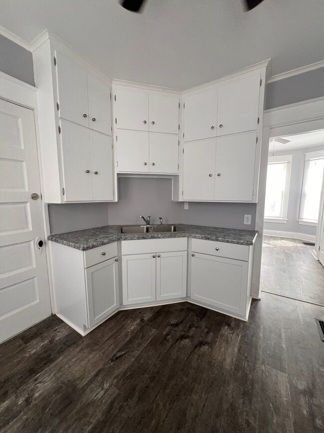 Building Photo - 2415 Farnam St