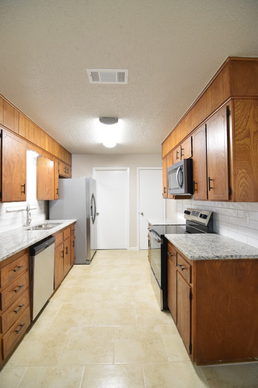 Building Photo - 2801 Bermuda Dr
