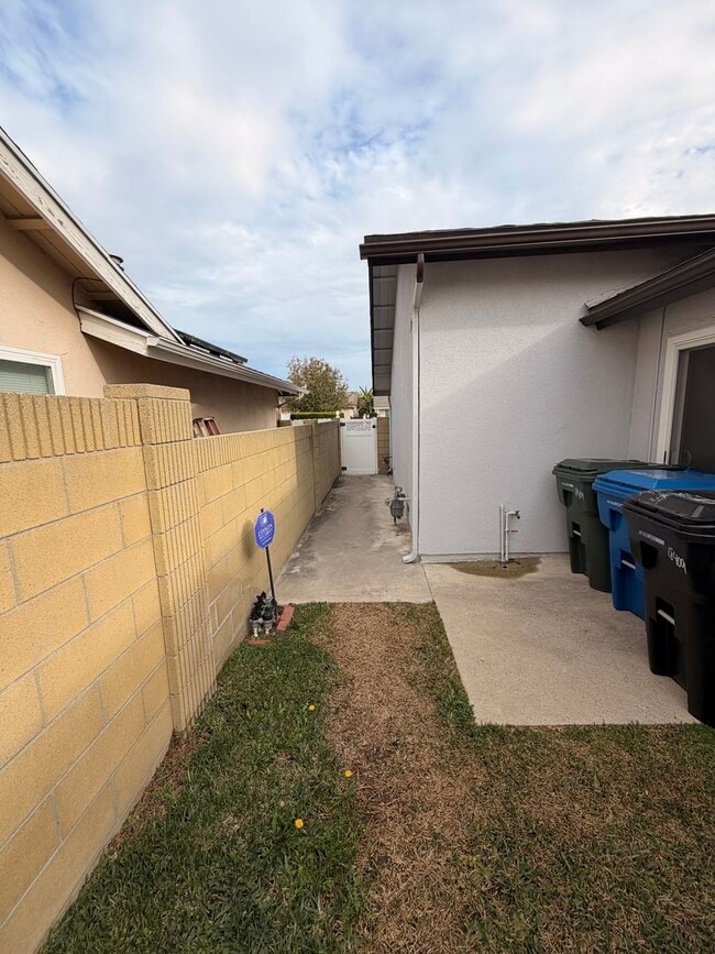 Building Photo - Remodeled 3 Bedroom Cerritos House For Rent with Central AC!