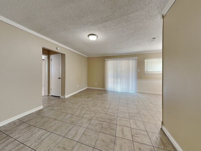 Building Photo - Comfort and Charm!