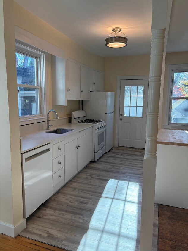 Kitchen - 14 Mechanic St