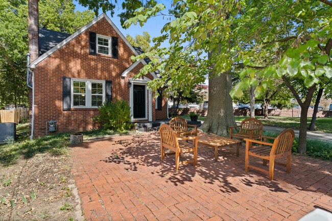 Foto del edificio - 113 Crestmere Ave