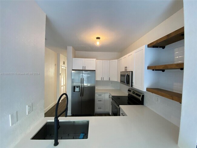 Foto del edificio - 2460 SE 16th Terrace