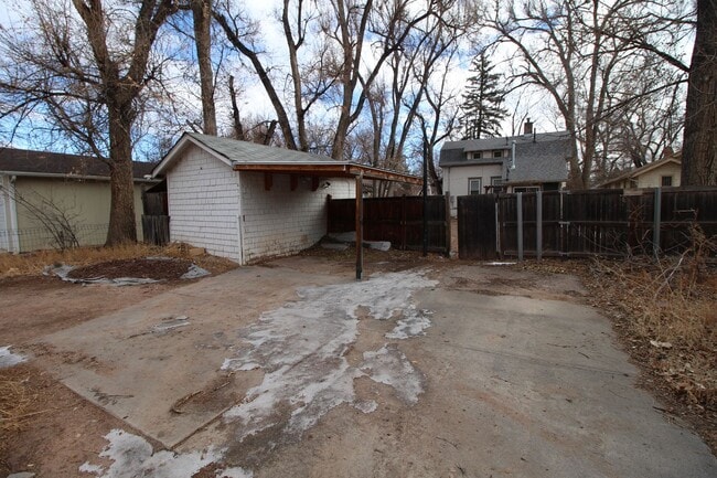 Building Photo - Adorable 3bdrm Downtown Bungalow
