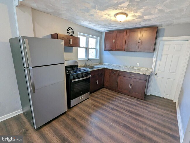 Building Photo - 208 W Hanover St