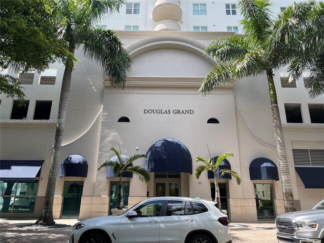 Foto del edificio - 50 Menores Ave