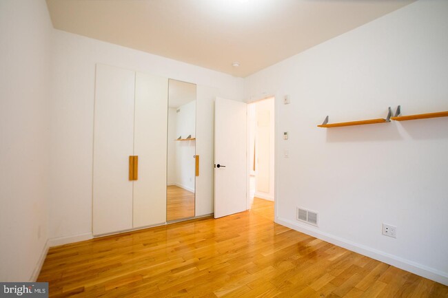 Building Photo - 2101 Kimball St