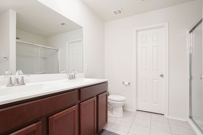 Building Photo - Spacious 4-Bedroom Home in Medina Landing – Available for July Move-In!