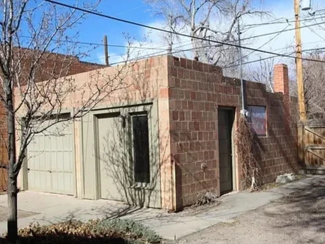 Building Photo - 1023 Main St