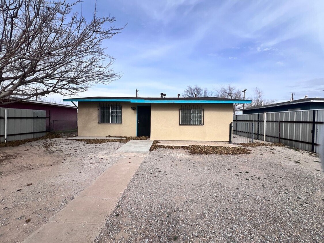 3 br, 1 bath House - 607 E Wildy (391) - 3 br, 1 bath House - 607 E Wildy    (391)