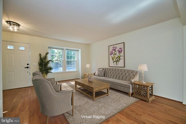 Foto del edificio - 14240 Long Green Dr