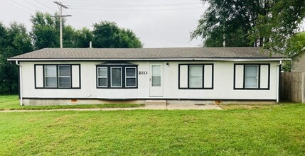 Building Photo - 2113 Elmdale Ave