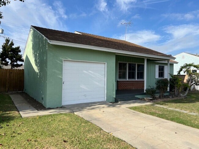 Foto del edificio - Home with Great Outdoor Space!