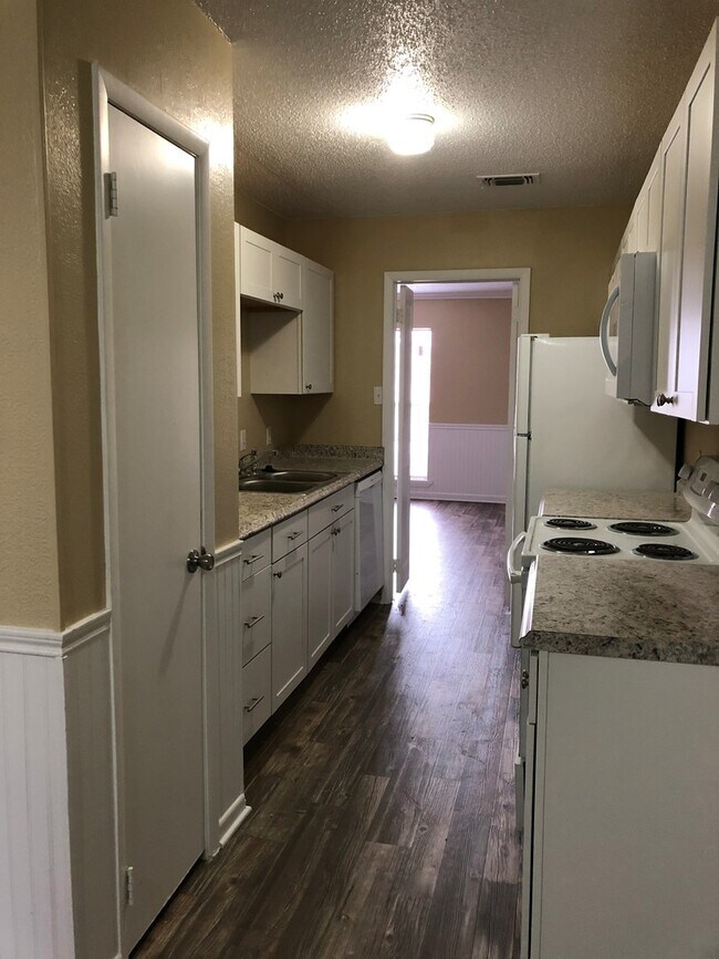 Building Photo - Perry Properties Duplex