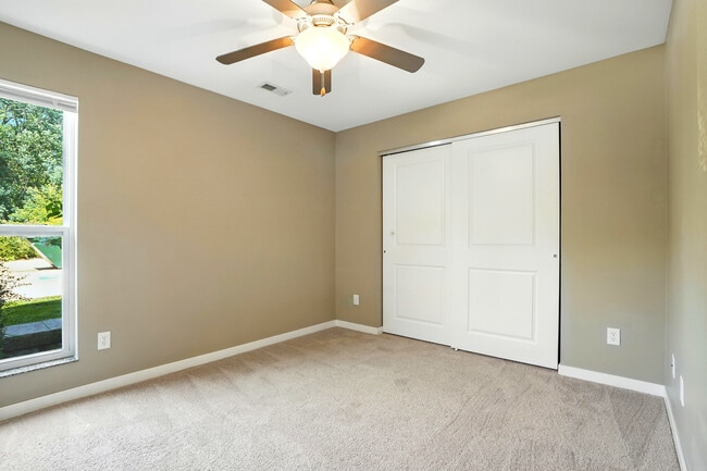 Building Photo - Oakcrest Condominiums
