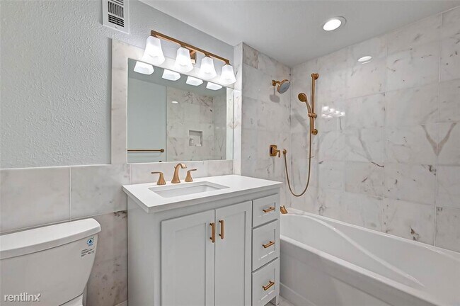 Foto del edificio - 1 br, 1.5 bath Condo - 1 N Illinois St