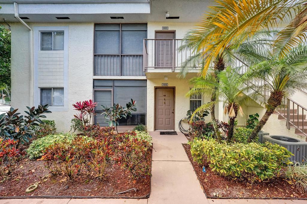 14917 Wedgefield Dr Unit 203