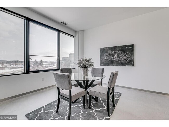 Building Photo - 5601 Smetana Dr