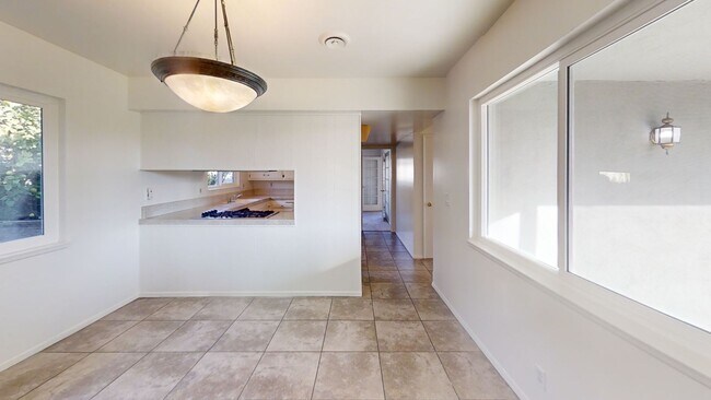 Foto del edificio - Charming 3-Bedroom, 2-Bath Home in Prime Orange Location