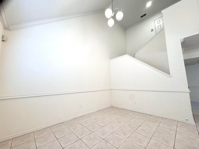 Foto del edificio - 8710 McPherson Rd