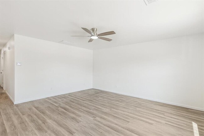Foto del edificio - 8787 St George Way
