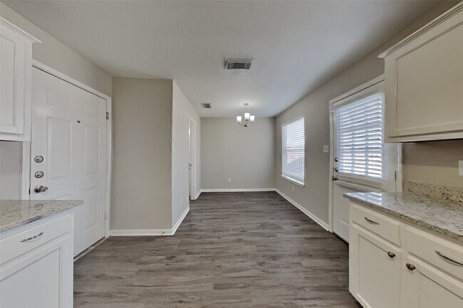 Foto del edificio - 10834 Glenora Dr