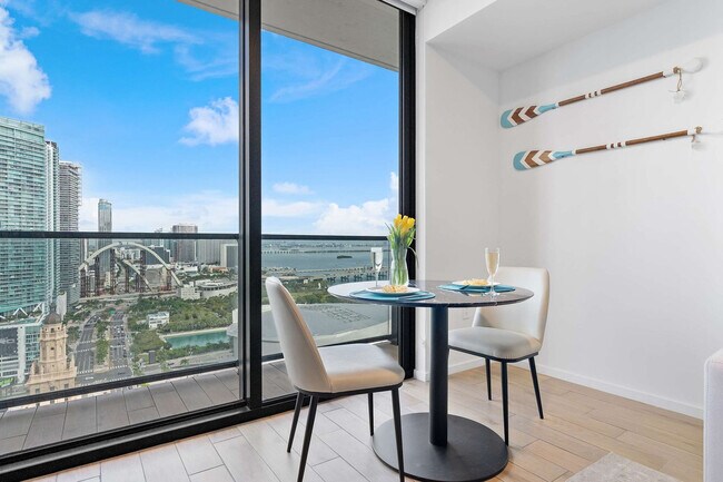 Foto del edificio - 398 NE 5th St