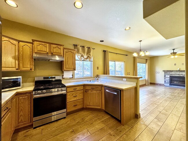 Foto del edificio - 6674 Chantilly Pl