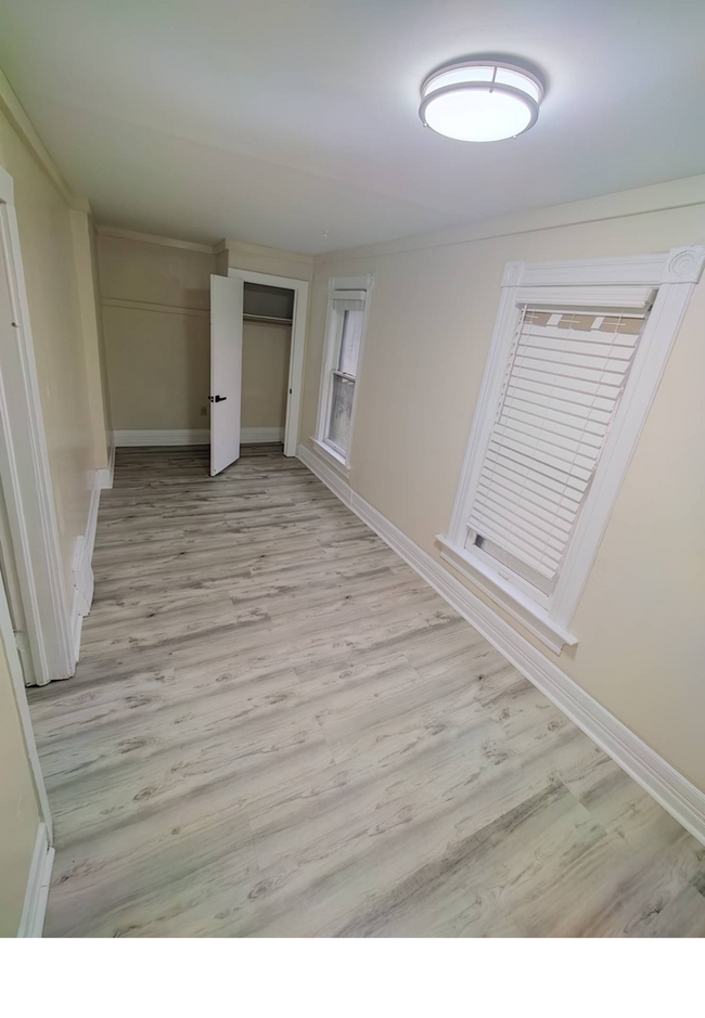 Foto del edificio - 2753 N Holton St