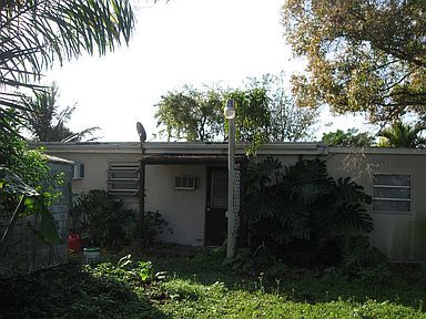 Side View Back Apartment Entrance - 4270 SW 92nd Ave