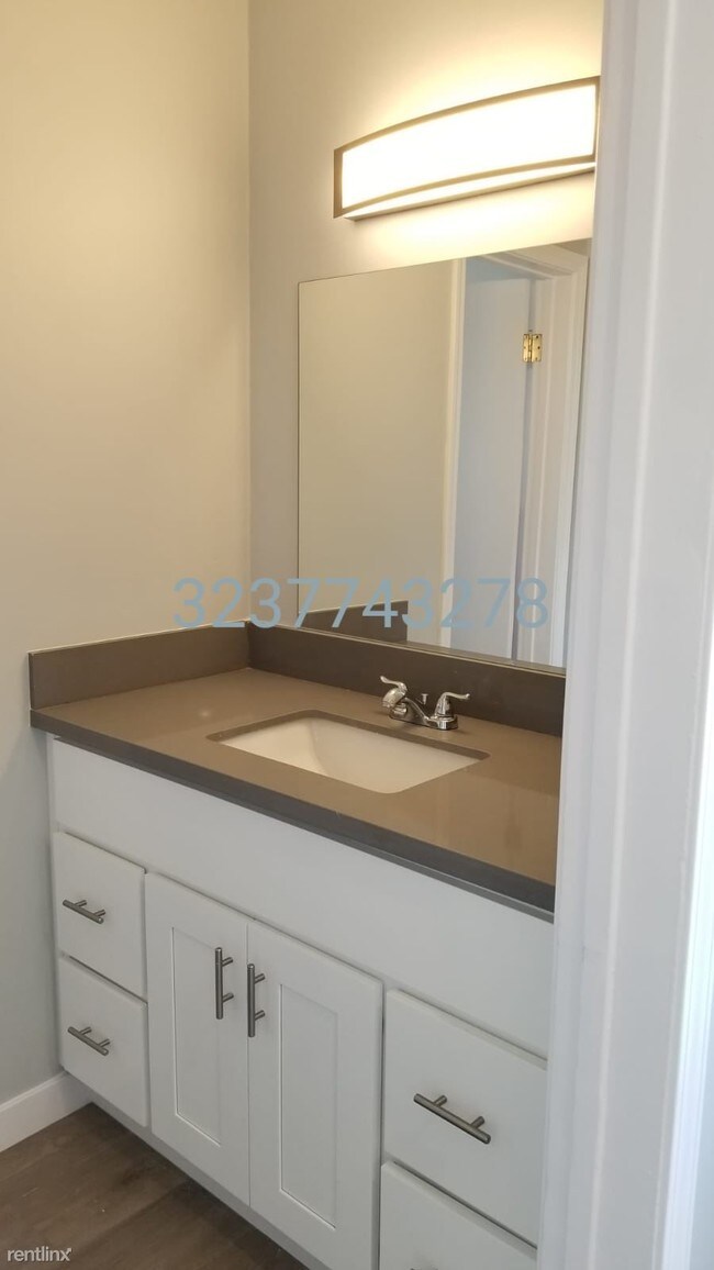 Foto del edificio - 1 br, 1 bath  - 2611 Bellevue Ave