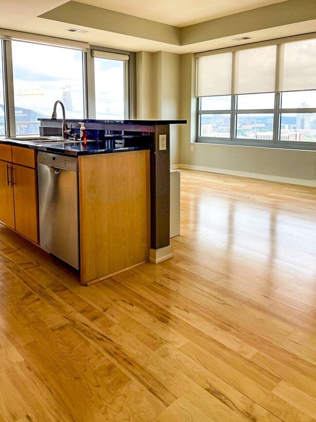 Building Photo - 21st Floor Corner Unit | Downtown Luxury L...