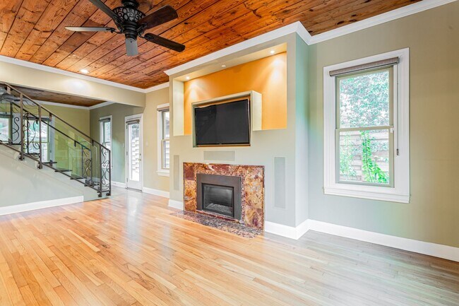 Foto del edificio - Charming 3 Bed / 2.5 Bath Two-Story Home!