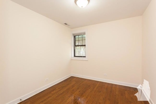 Building Photo - 4651 N Wolcott Ave