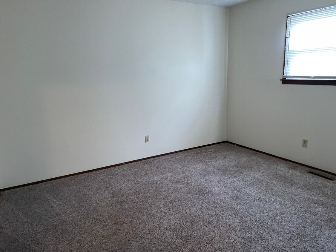 Foto principal - 3 BEDROOM 1.5 BATHROOM TOWNHOUSE FOR RENT