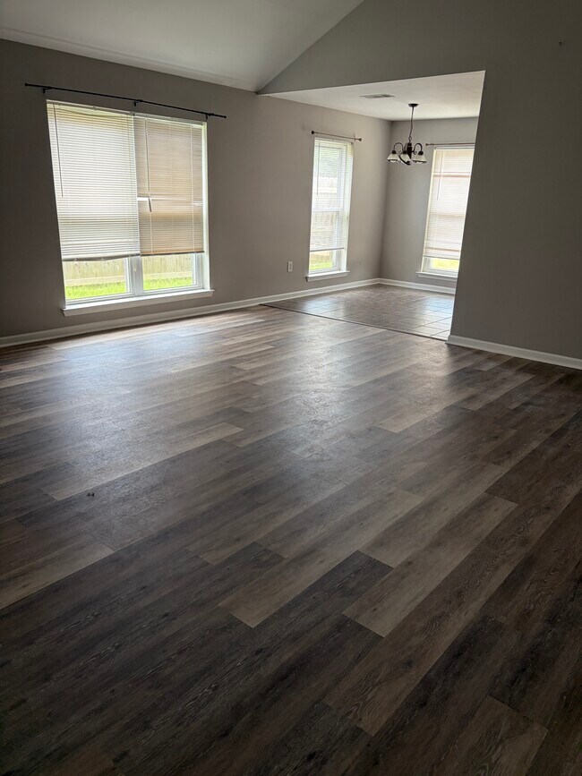 Foto del edificio - 23682 Parkland Ave