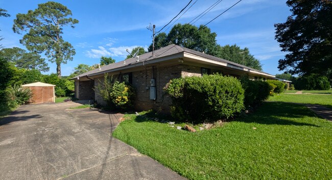 Building Photo - 933 Federal Dr