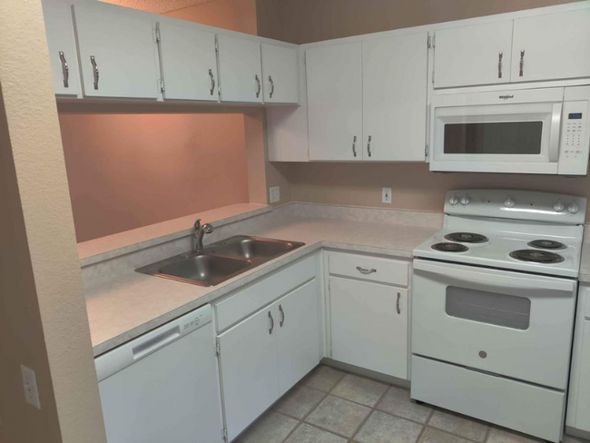 Building Photo - 5544 Carrollwood Key Dr